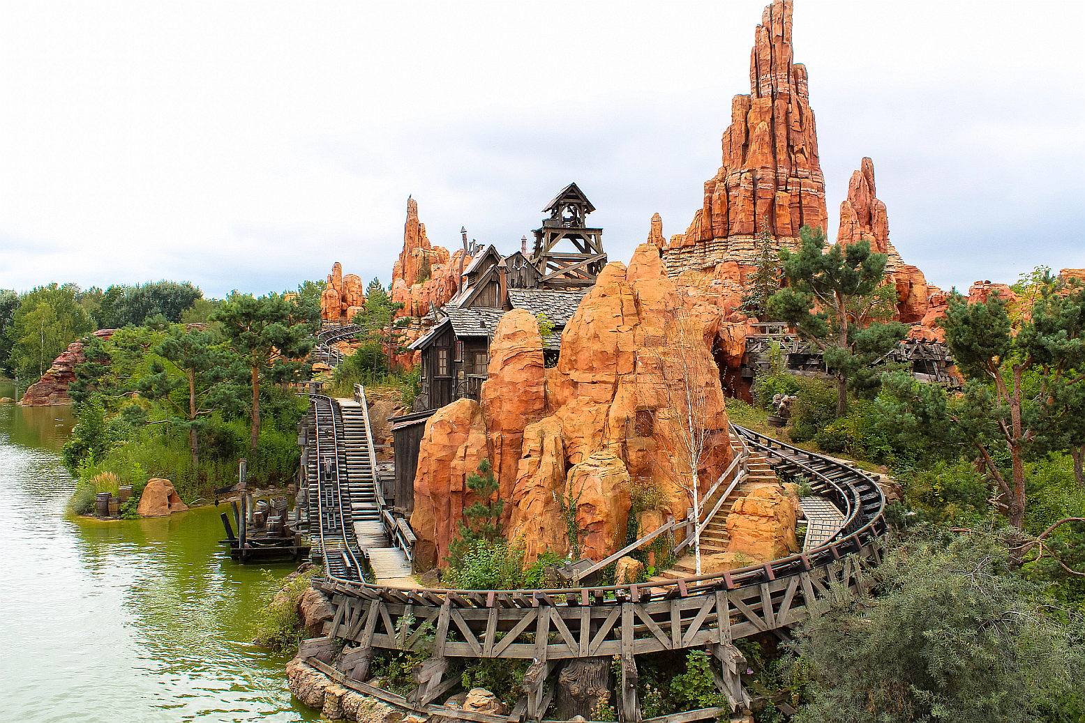 Disney vs Universal — Which Should You Choose?